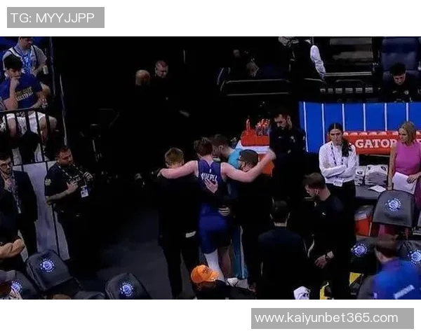 克尼佩尔下半场发力却三分失准11投5中仅得12分4篮板表现平平 克尼佩尔下半场发力却三分失准11投5中仅得12分4篮板表现平平